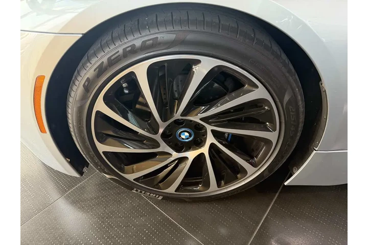 $52910 : 2014 i8 image 10