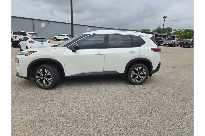 $22983 : Nissan Rogue 2023 SV 4dr Cro image 2