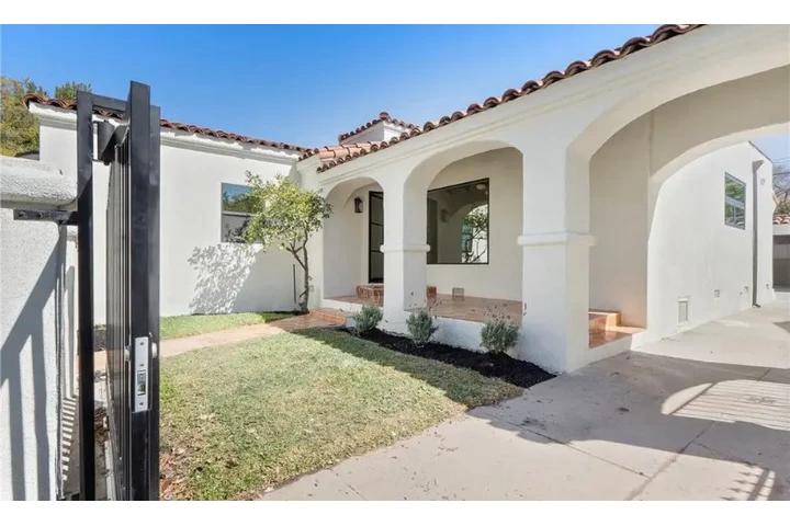 $630000 : 3Beds/2Baths Available in LA image 4