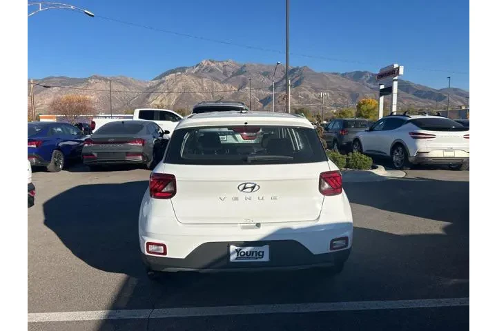 $19500 : Hyundai VENUE 2025 SE 4dr Cr image 6