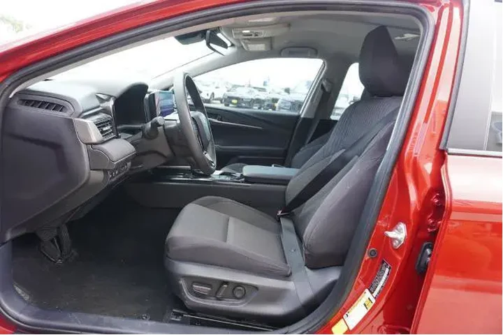 $27488 : Toyota Camry 2025 SE 4dr Sed image 7