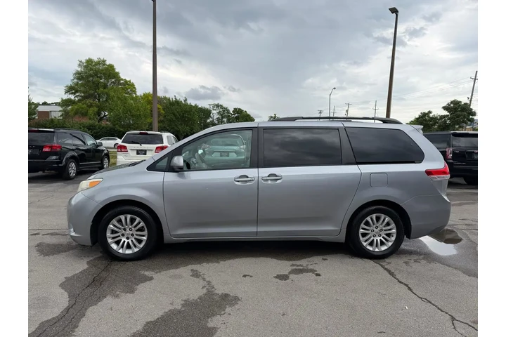 $5980 : 2011 Sienna XLE image 5