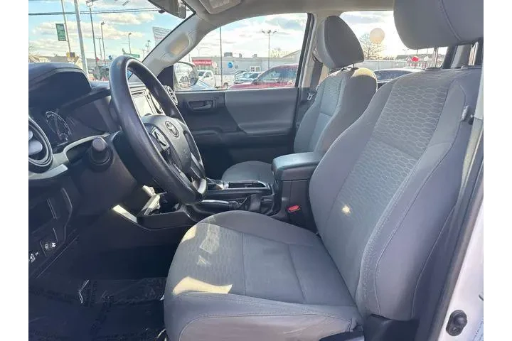 $26750 : Toyota Tacoma 2017 4x4 TRD P image 10