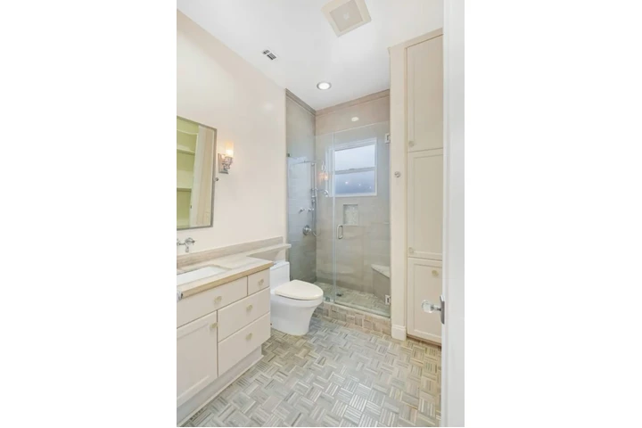 $2550 : 3Bed Home in Huntington Park image 10
