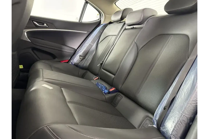 $36500 : Genesis G70 2025 AWD 2.5T Sp image 9