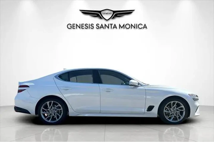 $23778 : Genesis G70 2022 2.0T 4dr Se image 3