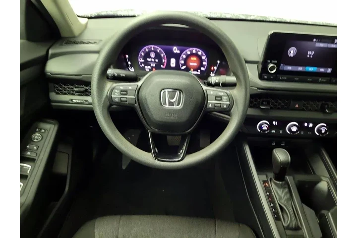$28998 : Honda Accord 2025 LX 4dr Sed image 10
