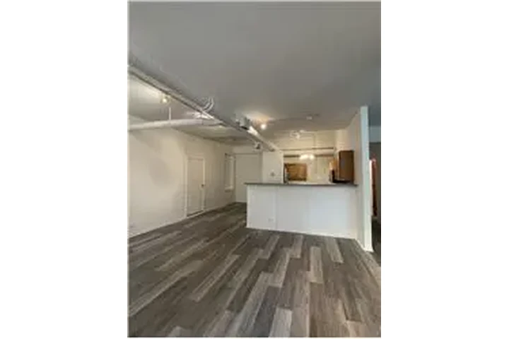 $4095 : Rental property with 3 bedro image 2