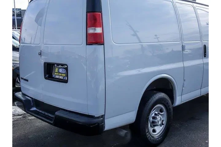 $17897 : Chevrolet Express 2018 2500 image 9