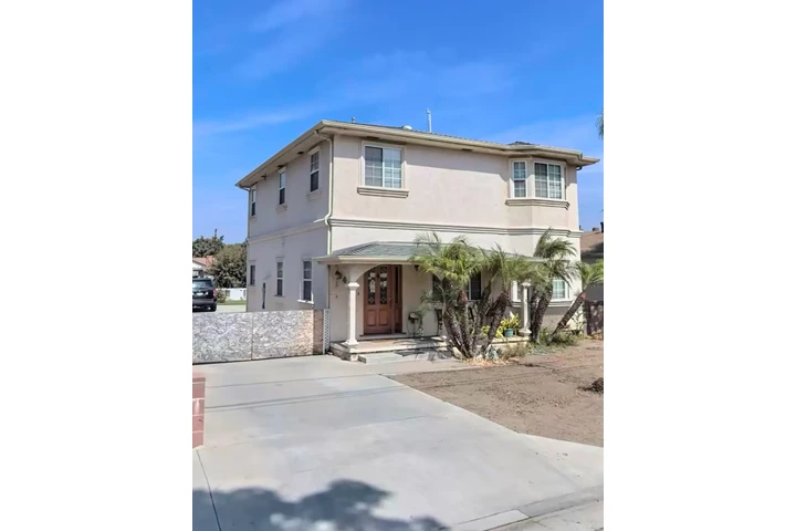 $1200 : Large Studio Apt in Los Angele image 1