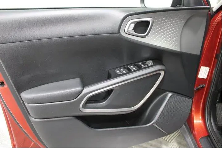 $19965 : Kia Soul 2024 LX 4dr Crossov image 6