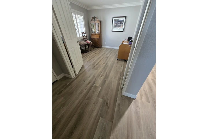 Pisos laminados y de vinyl image 3