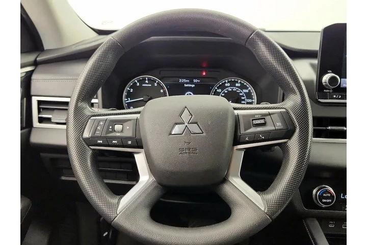 $26998 : Mitsubishi Outlander 2023 AW image 10