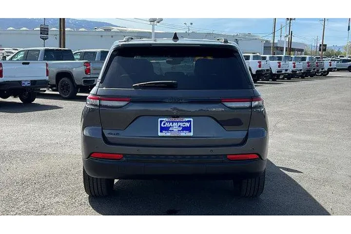 $39984 : Jeep Grand Cherokee 2023 4x4 image 6