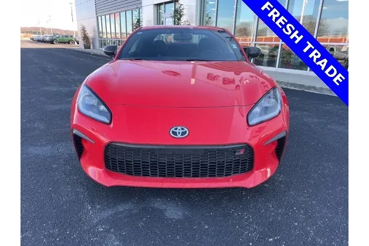 $29990 : Toyota GR86 2024 Premium 2dr image 2