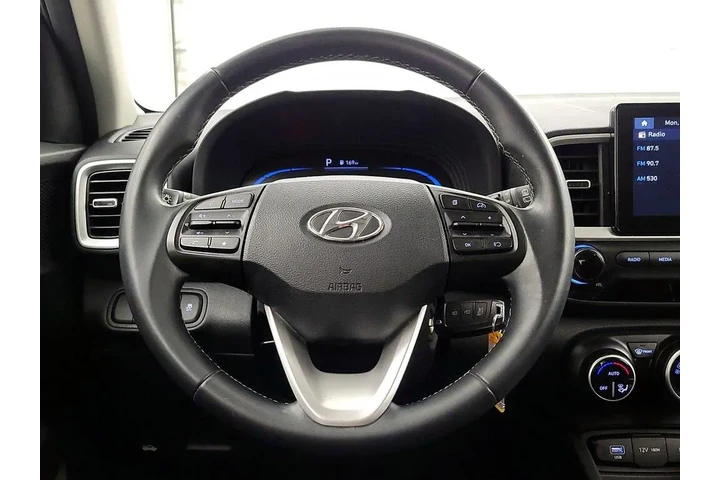 $17998 : Hyundai VENUE 2023 SEL 4dr C image 10