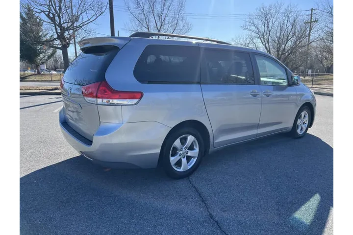 $12500 : 2014 Sienna LE 8-Passenger image 6
