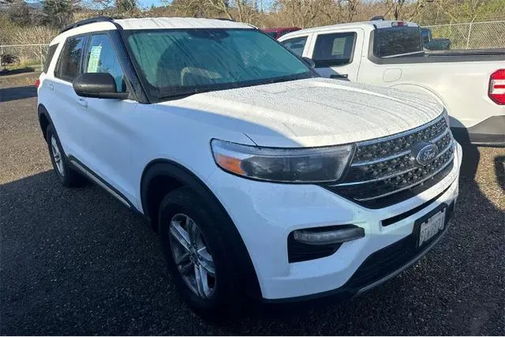 $27811 : Ford Explorer 2024 AWD XLT 4 image 2