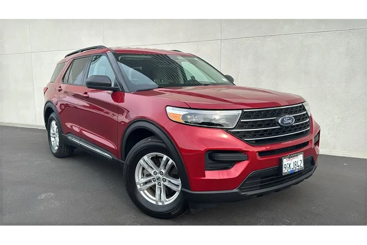 $30855 : Ford Explorer 2023 XLT 4dr S image 1