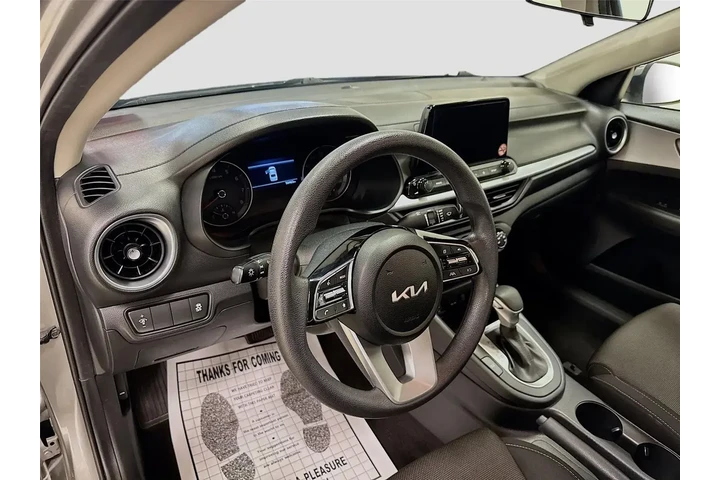 $16944 : Kia Forte 2023 LXS 4dr Sedan image 9