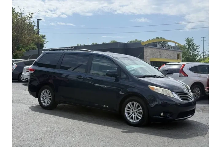 $14495 : 2012 Sienna XLE 8-Passenger image 4