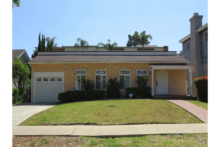 $5700 : This fine home features image 1