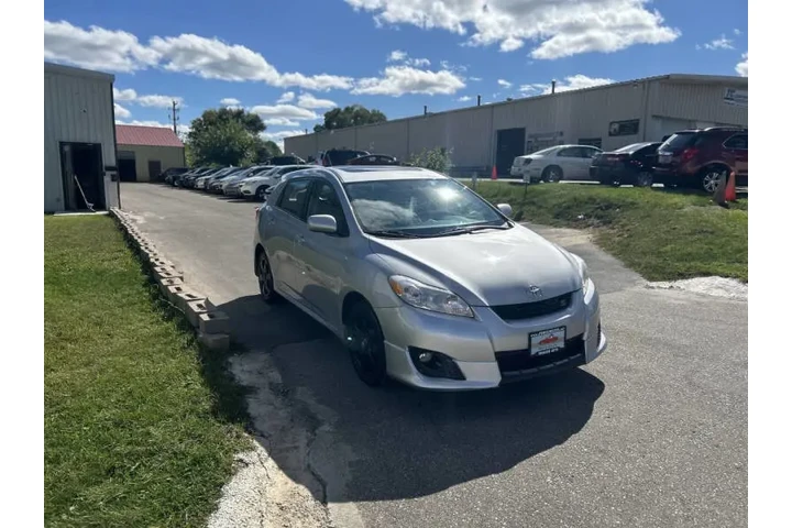 $6500 : 2009 Matrix S image 4