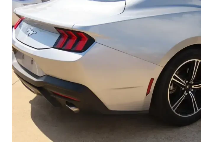 $27945 : Ford Mustang 2024 EcoBoost 2 image 10