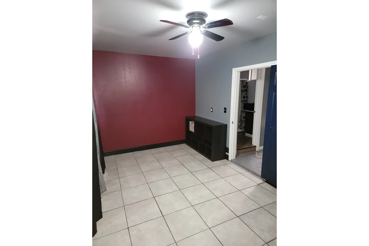 $1495 : Estudio image 2