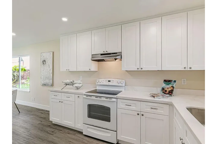 $1500 : Welcome to this completely rem image 3