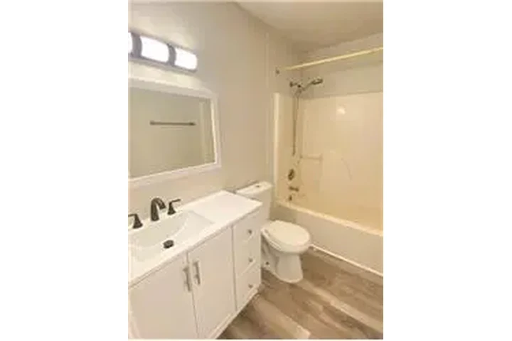 $1800 : Rental property with 3 bedro image 6