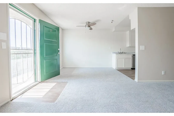 $1850 : Granada 1 Bd 1 Bath $1,850 image 5