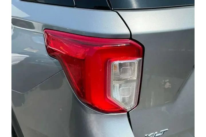 $32490 : Ford Explorer 2022 AWD XLT 4 image 8