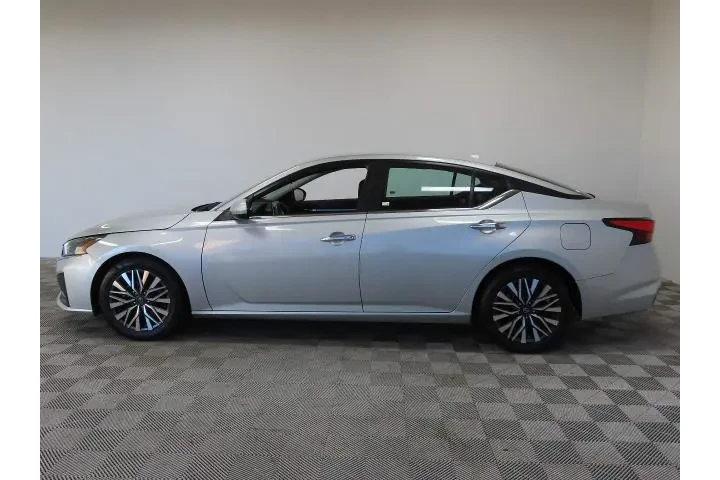 $20174 : Nissan Altima 2023 2.5 SV 4d image 10