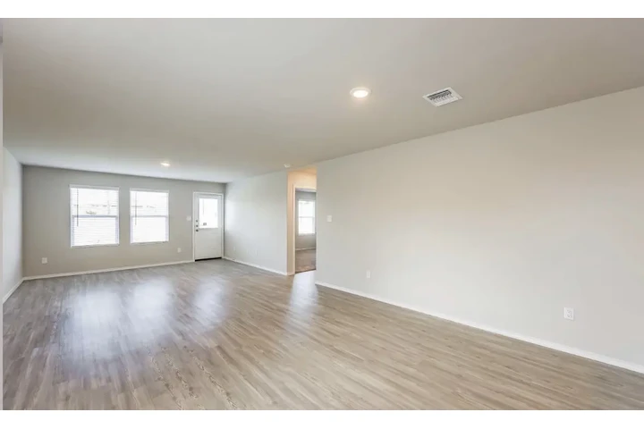 $1900 : Single family home image 1