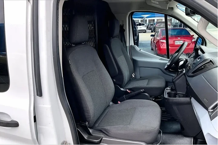 $20811 : Ford Transit 2018 250 3dr SW image 9