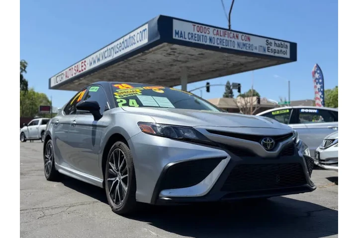 2024 Camry SE Nightshade image 2