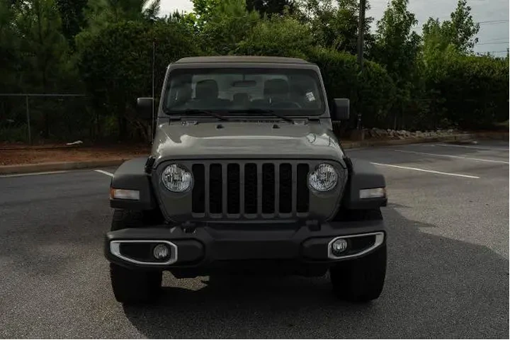 $27500 : Jeep Gladiator 2023 4x4 Spor image 2