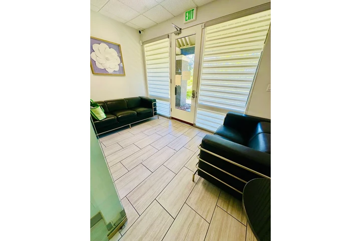 $700 : Renta de Oficinas image 6