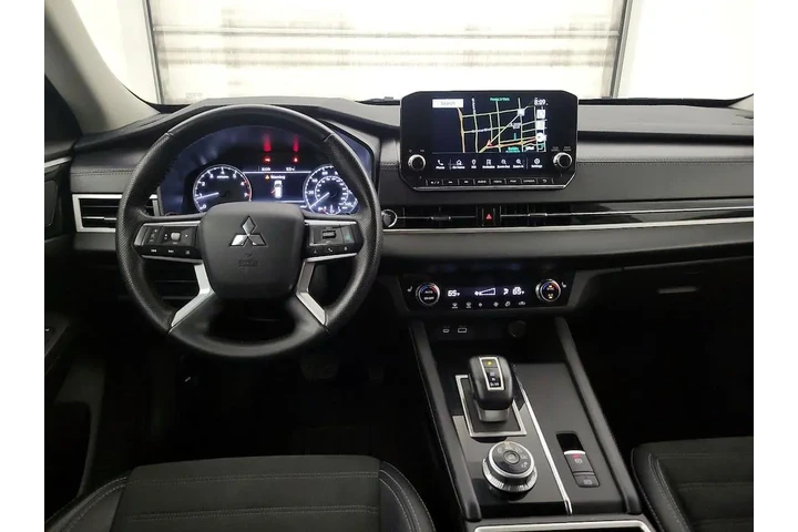 $23998 : Mitsubishi Outlander 2024 SE image 9