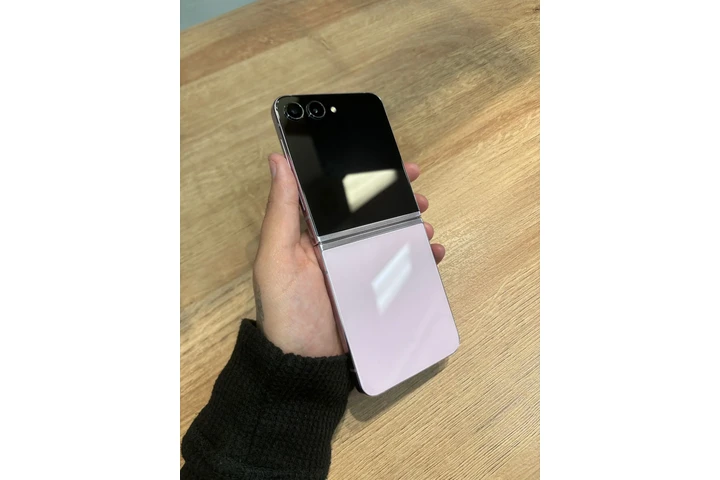 $599 : Samsung Galaxy Z Flip 5 5G image 2