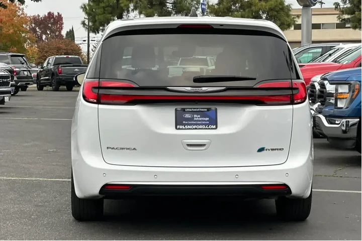 $27995 : Chrysler Pacifica Plug-In Hy image 8