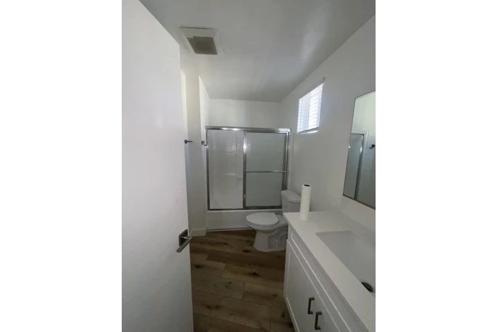 $1960 : 2 Bedrooms Apt Move in Ready image 10
