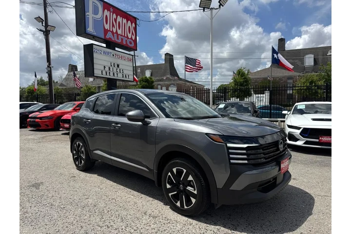 2025 Kicks SV 4WD image 3