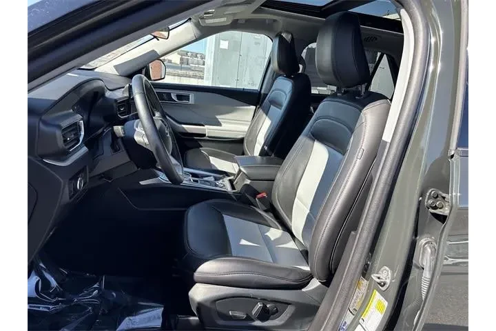 $31900 : Ford Explorer 2023 AWD XLT 4 image 3