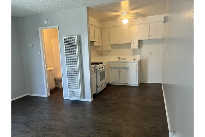 $1595 : For rent apt image 1