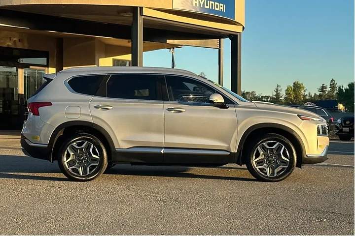 $27990 : Hyundai SANTA FE Plug-In Hyb image 3