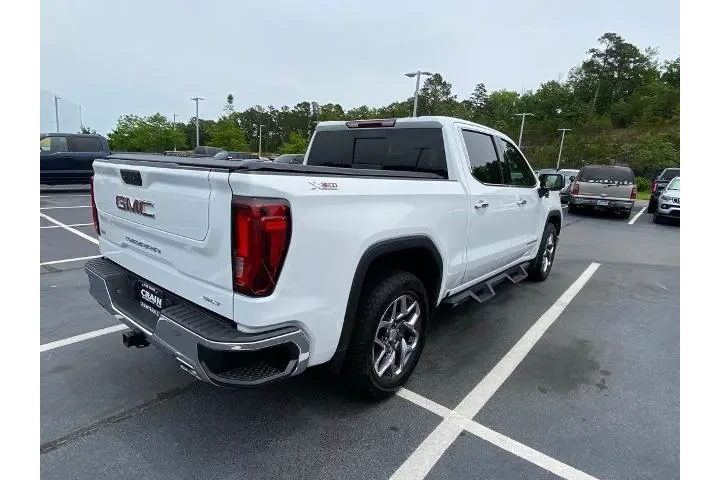 $39998 : GMC Sierra 1500 2022 4x4 SLT image 2