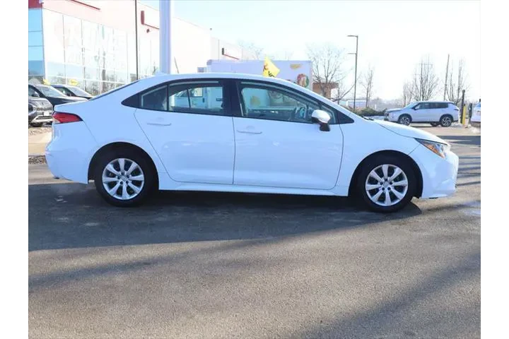 $16777 : Toyota Corolla 2023 LE 4dr S image 10