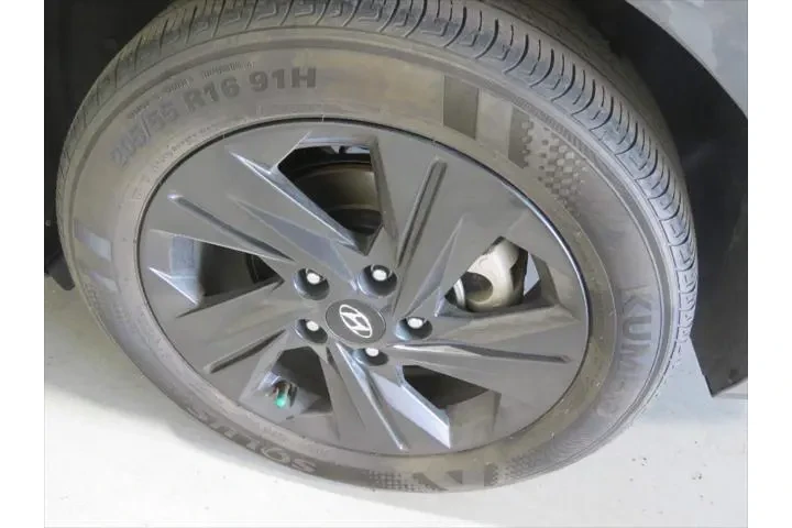 $18770 : Hyundai ELANTRA 2023 SEL 4dr image 9